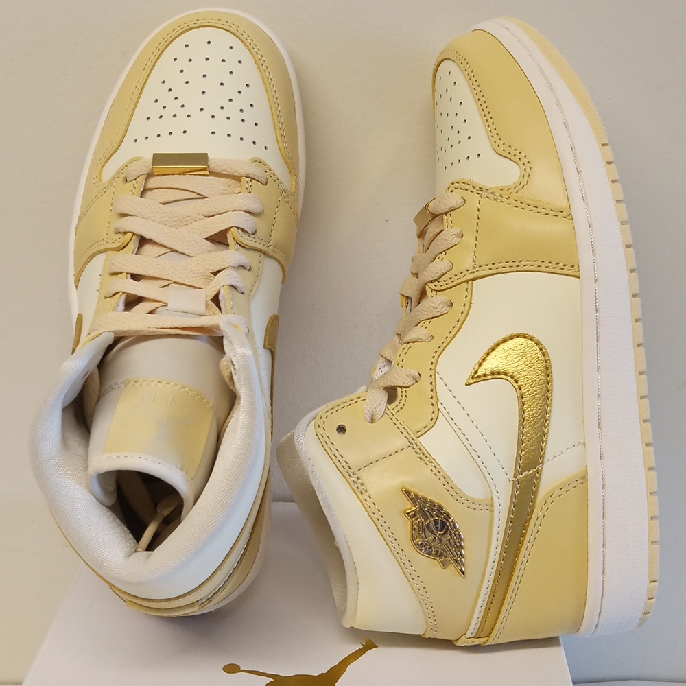 WMNS AIR JORDAN 1 MID SE (7.5W) - Picture 8 of 14